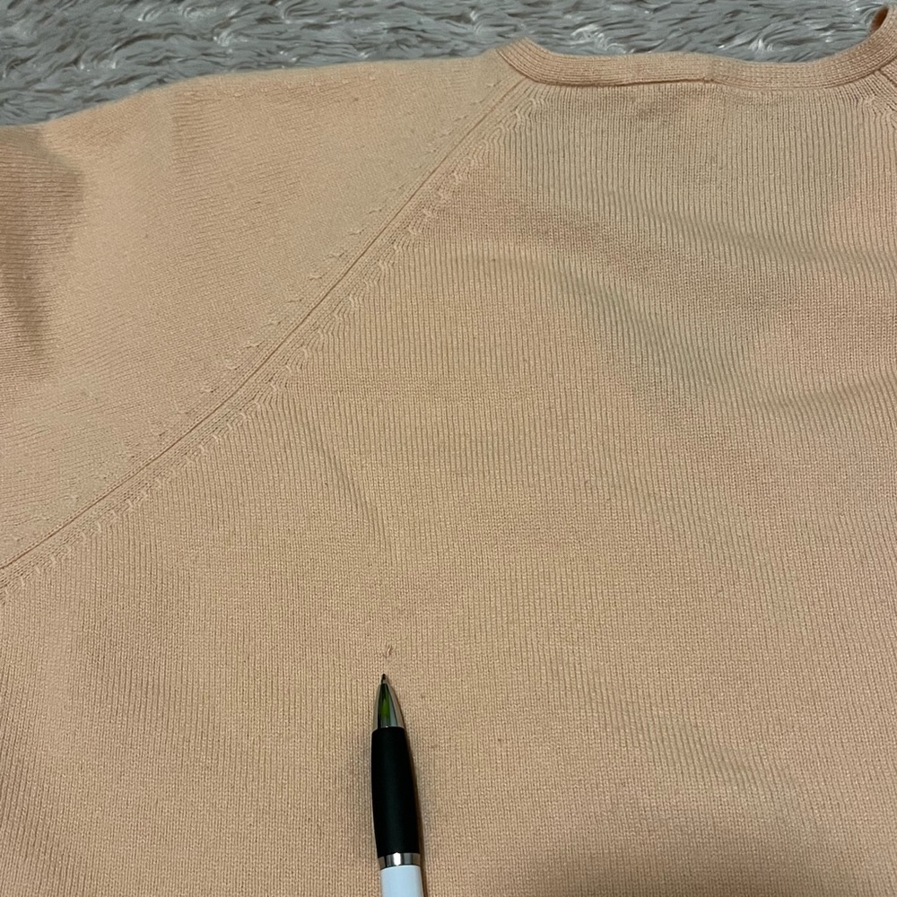 Linear cashmere light pink v-neck short sleeve sweater - Picture 7 of 7